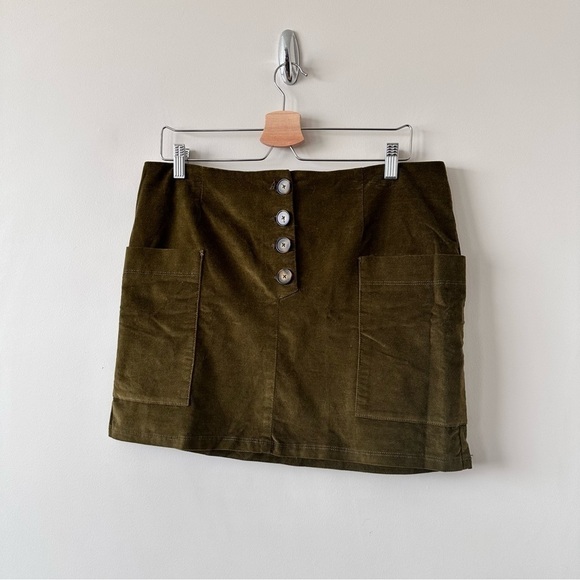 Urban Outfitters-BDG Double Pocket Velvet Button Front Mini Skirt (Size:Large) - Picture 3 of 10